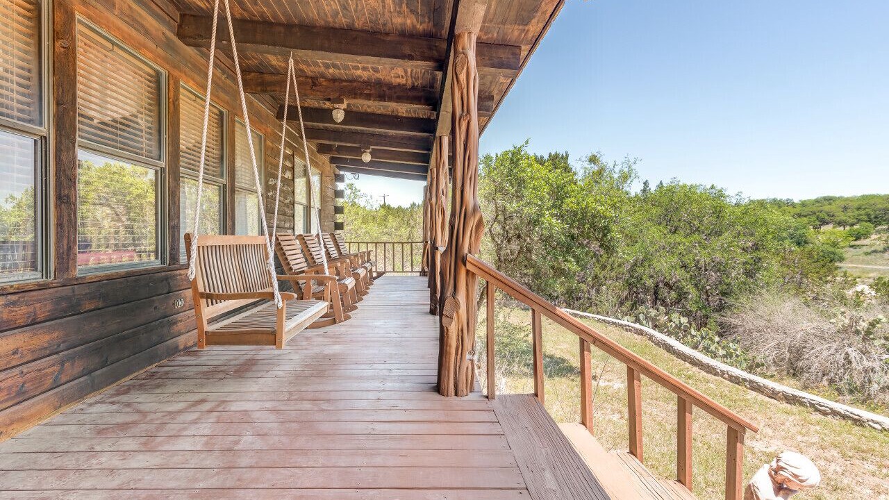 Photo of Patio Balcony in Uvalde