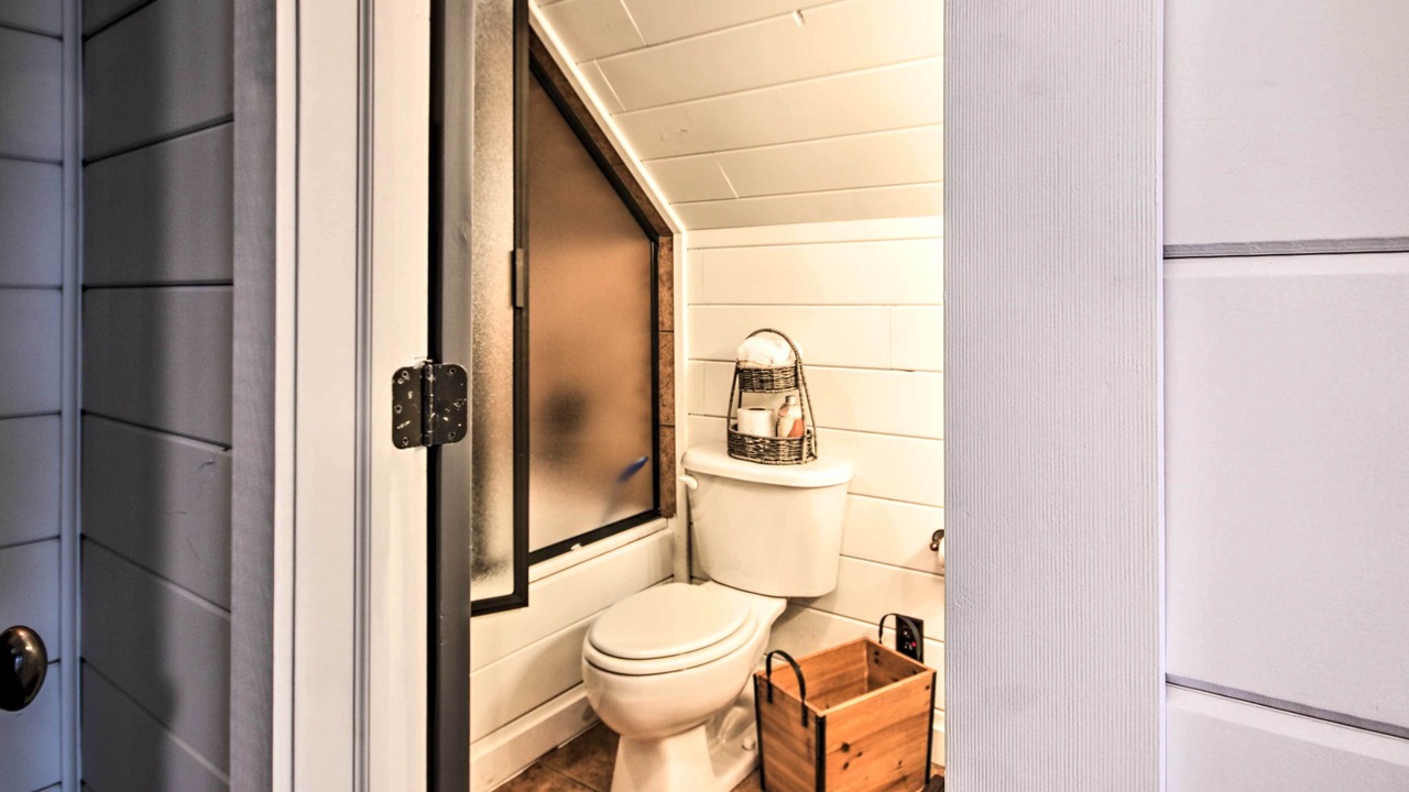 Photo of Bathroom in Maysville