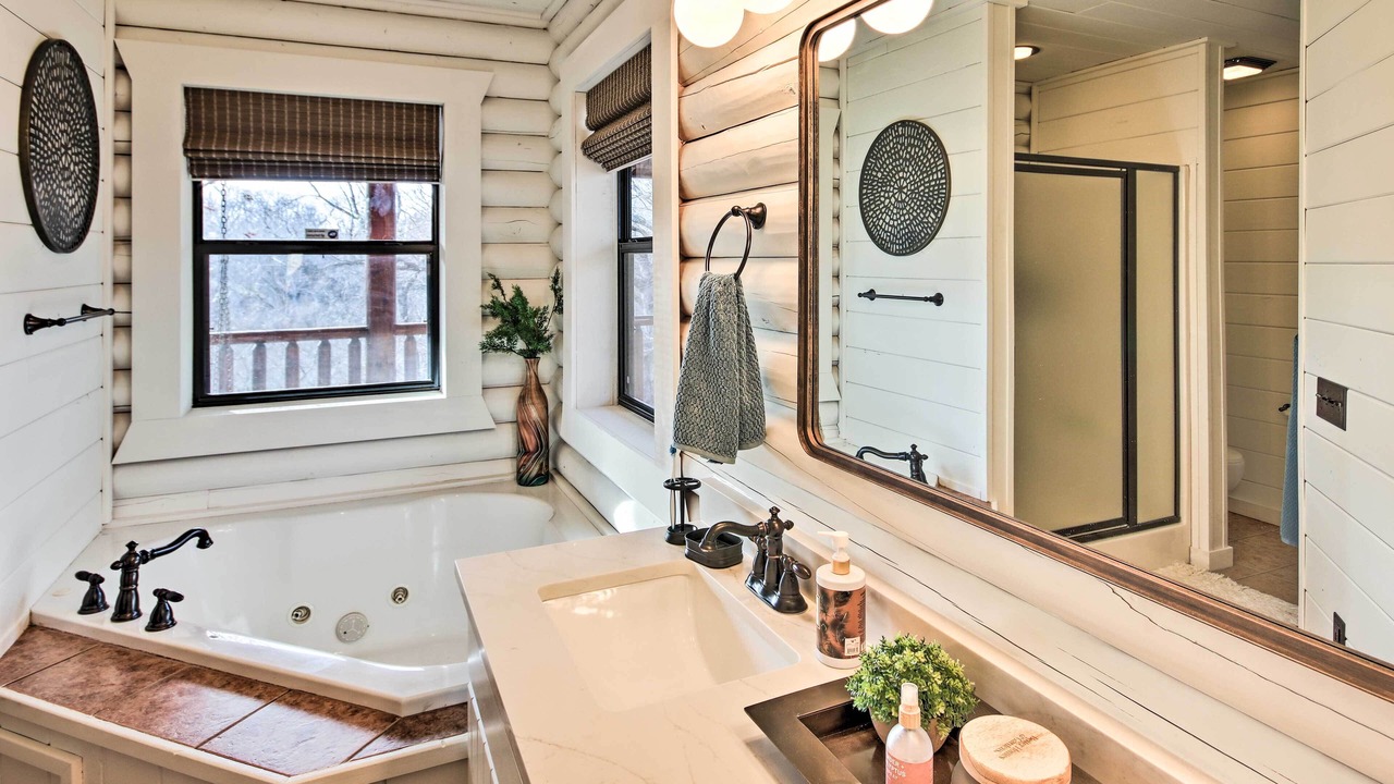 Photo of Bathroom in Maysville