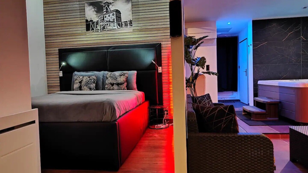 Photo of Bedroom in Lens