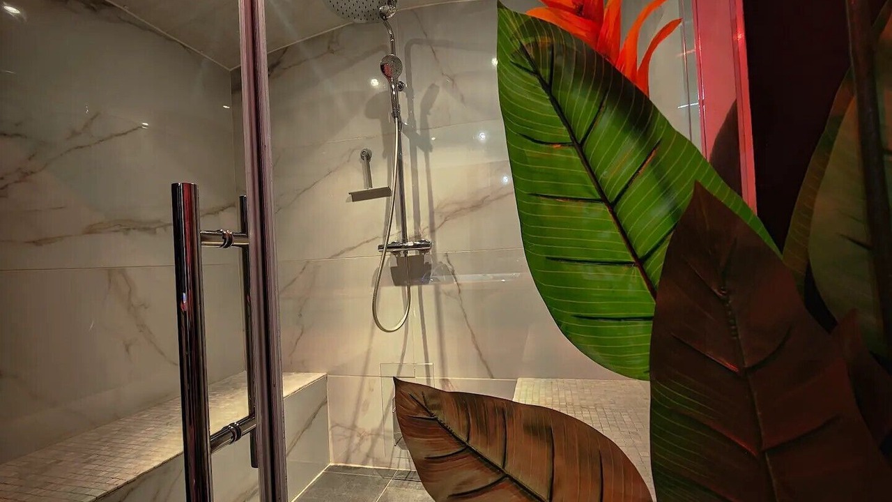 Photo of Bathroom in Lens