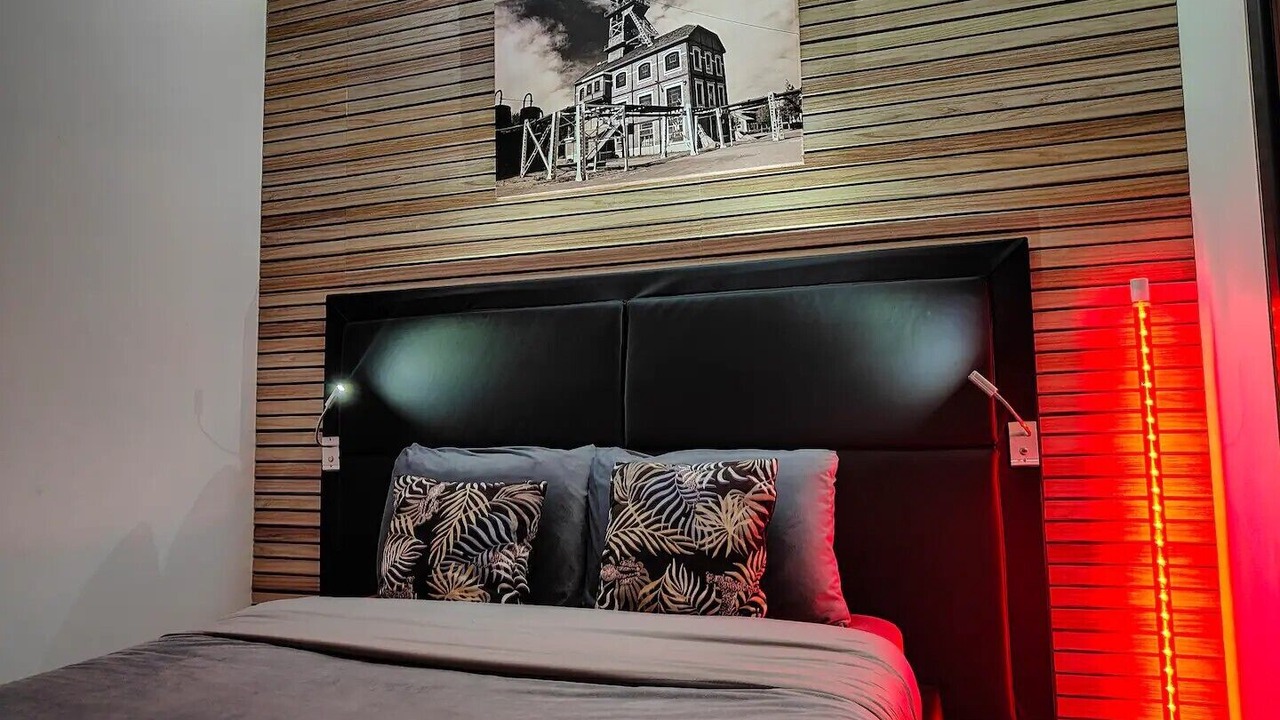 Photo of Bedroom in Lens