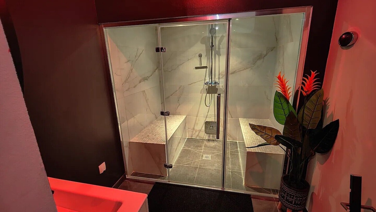 Photo of Bathroom in Lens