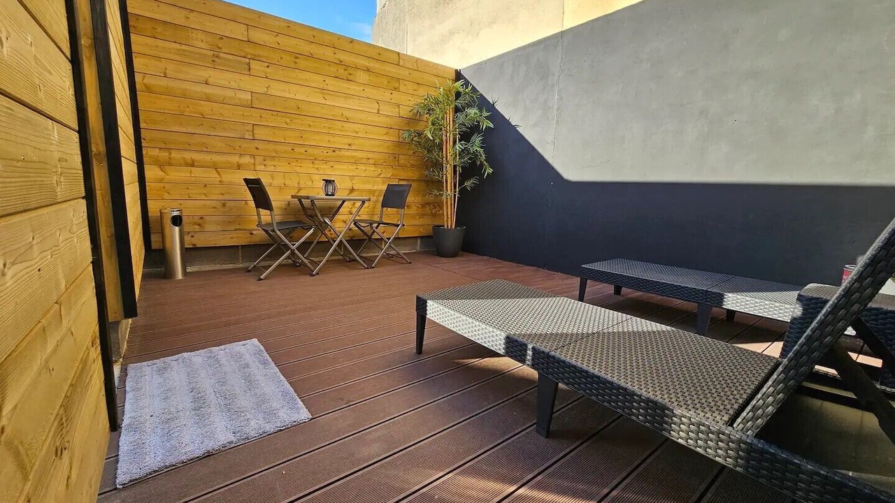Photo of Outdoor in Lens