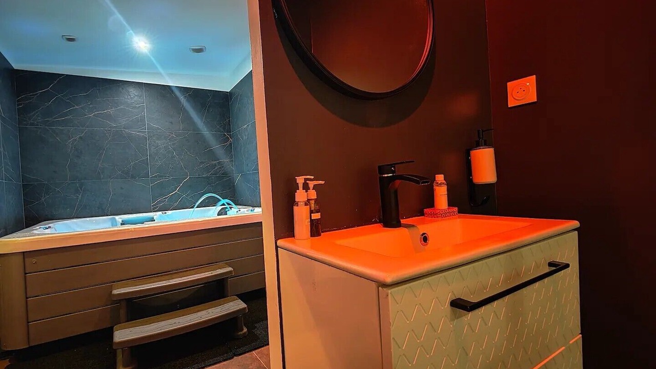 Photo of Bathroom in Lens