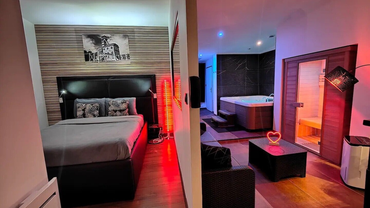Photo of Bedroom in Lens