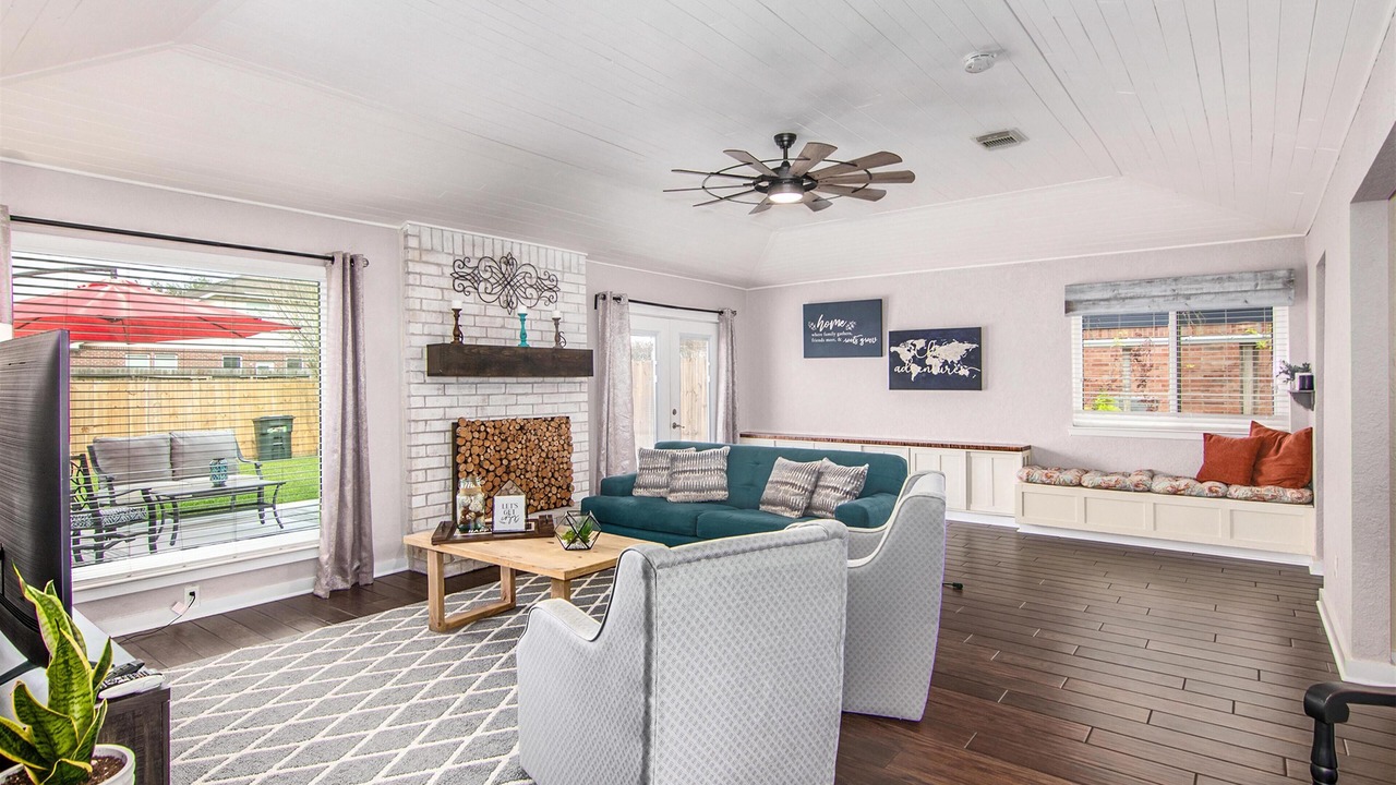 Photo of Livingroom in Pearland