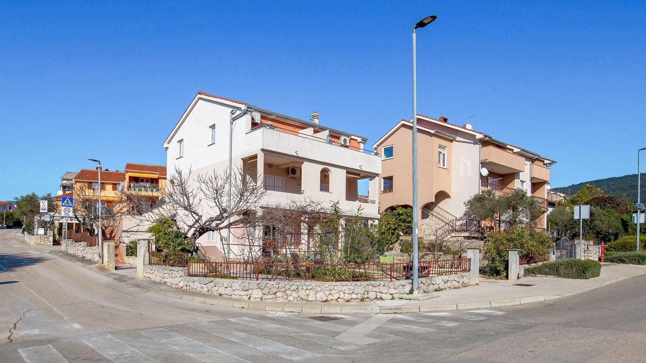 Photo of Others in Cres
