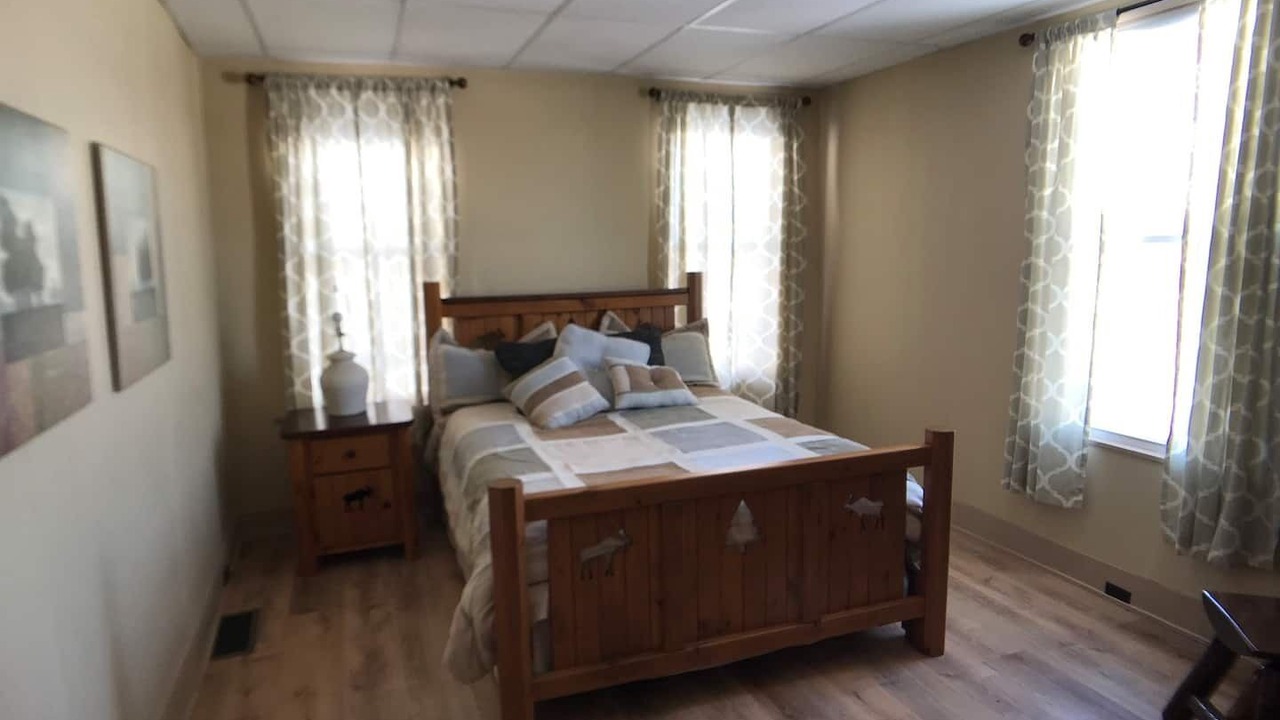 Photo of Bedroom in Lansing
