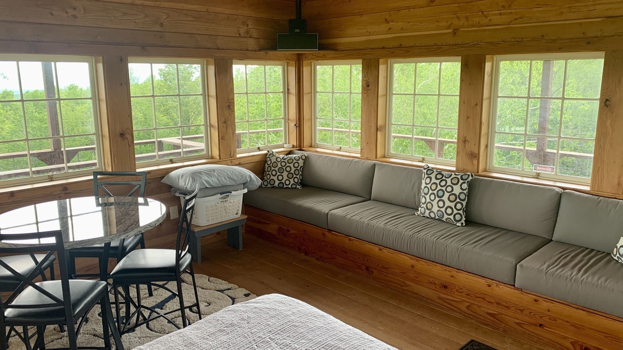 Photo of Livingroom in Town of Hebron