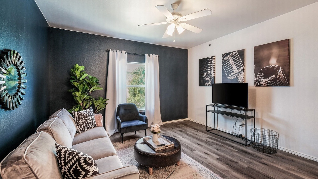 Photo of Livingroom in Medical Center District