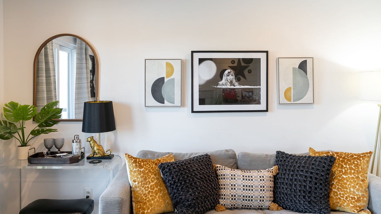 Photo of Livingroom in North Capitol