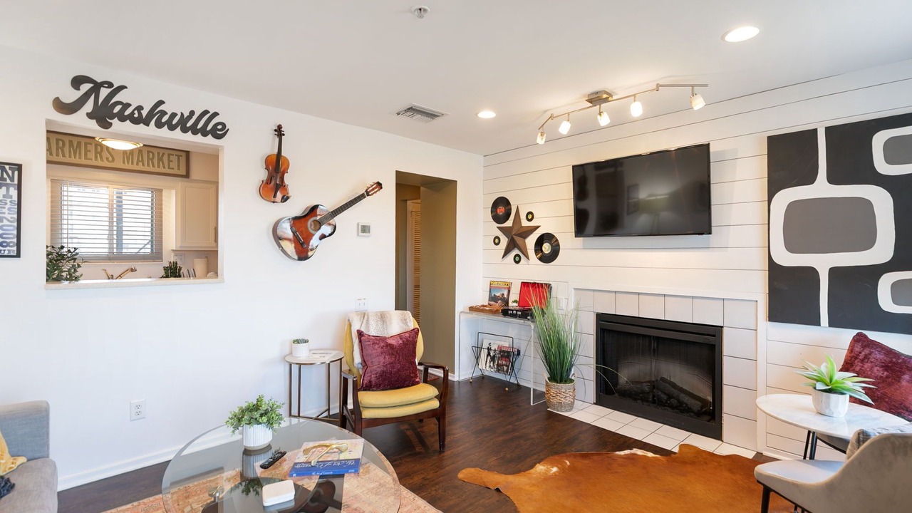 Photo of Livingroom in North Capitol