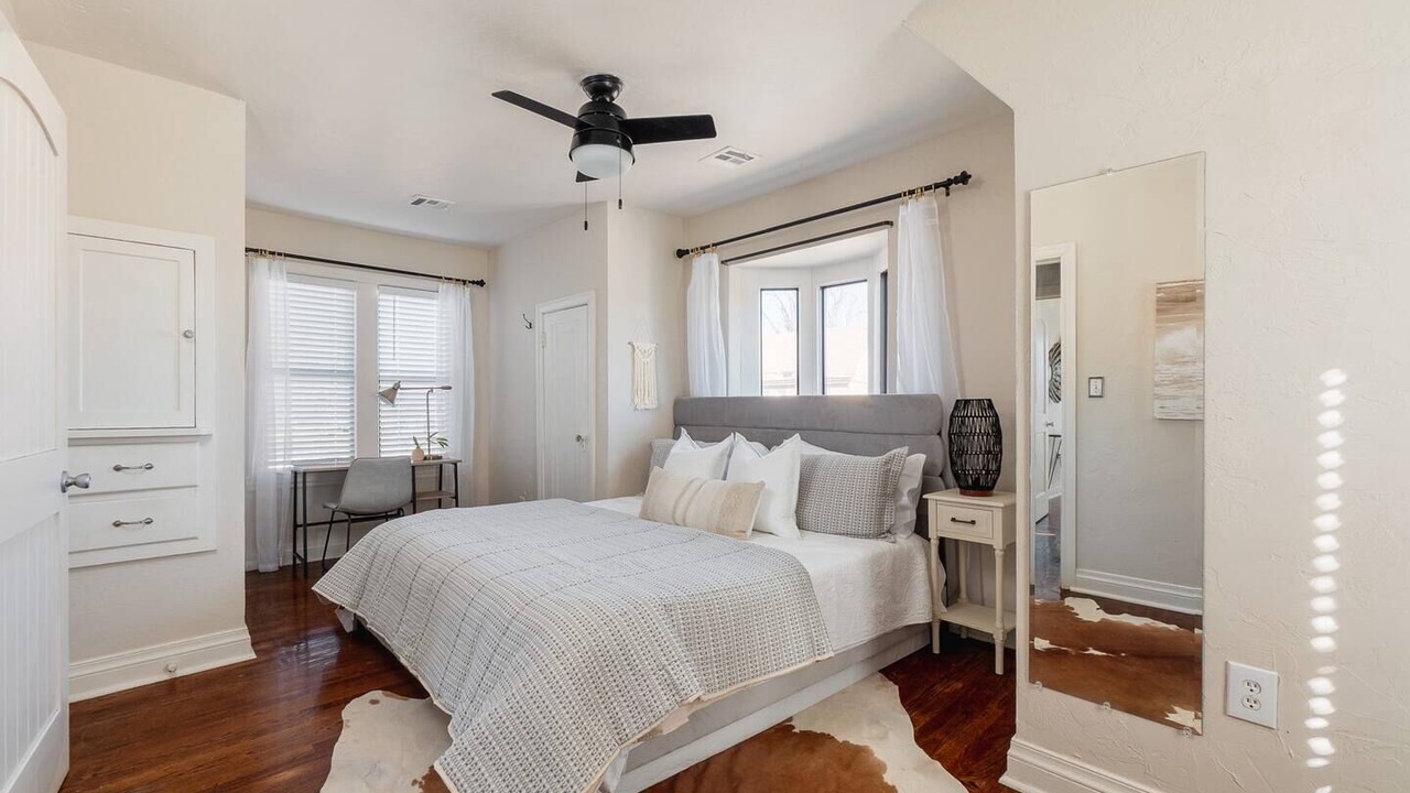 Photo of Bedroom in Crestwood