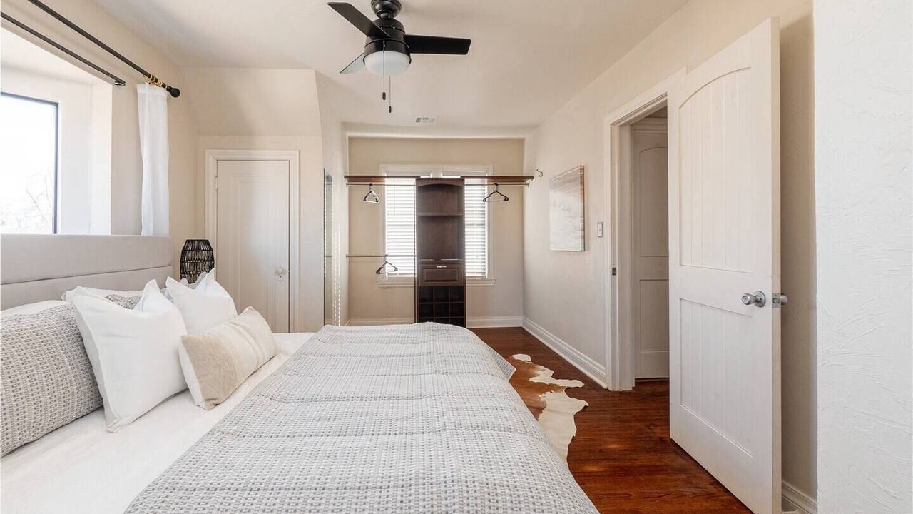 Photo of Bedroom in Crestwood