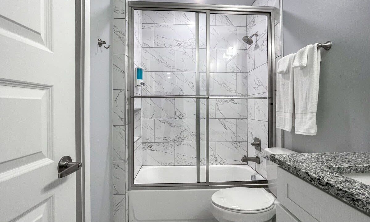Photo of Bathroom in Northwest Los Angeles Heights