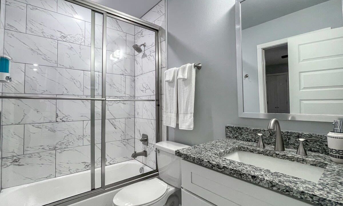 Photo of Bathroom in Northwest Los Angeles Heights