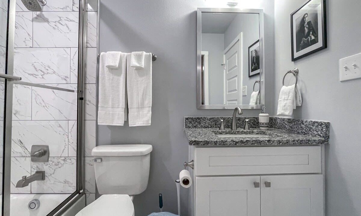 Photo of Bathroom in Northwest Los Angeles Heights