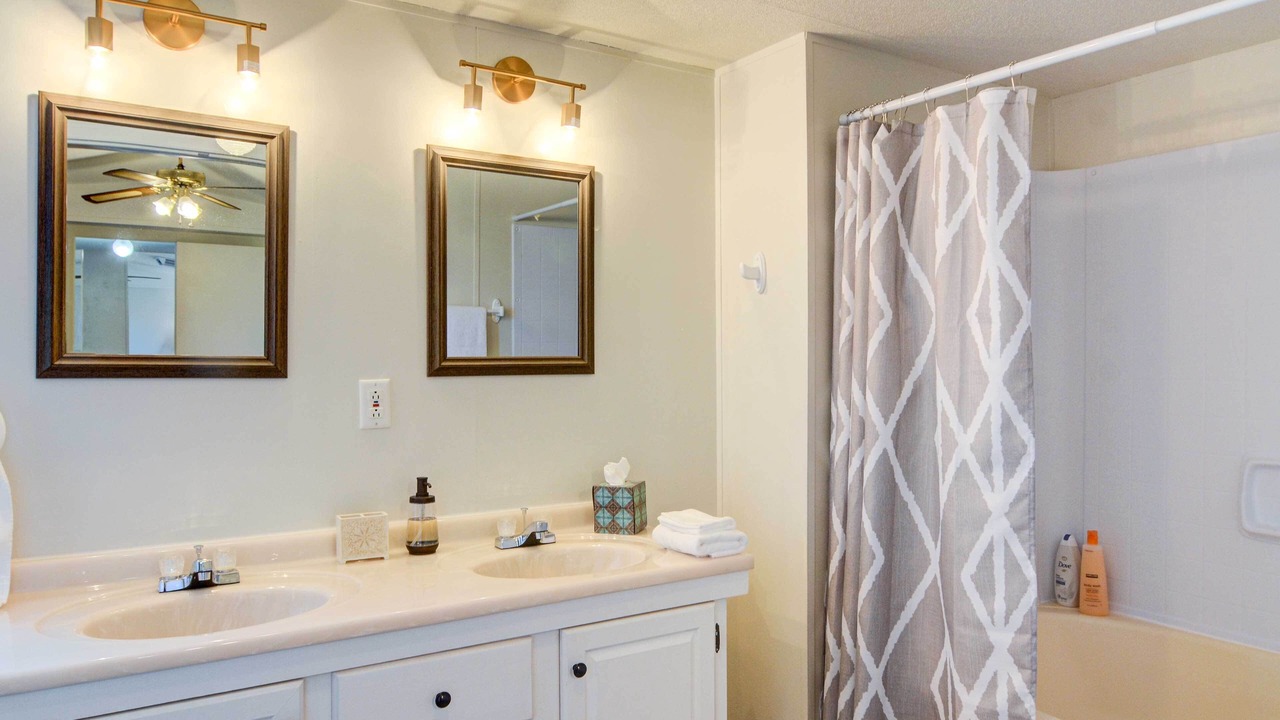 Photo of Bathroom in Sandia Park