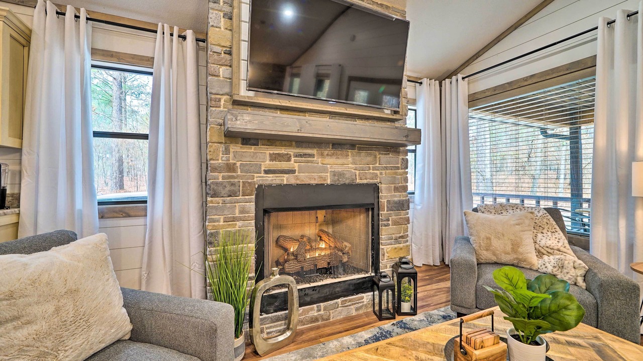Photo of Livingroom in Hochatown