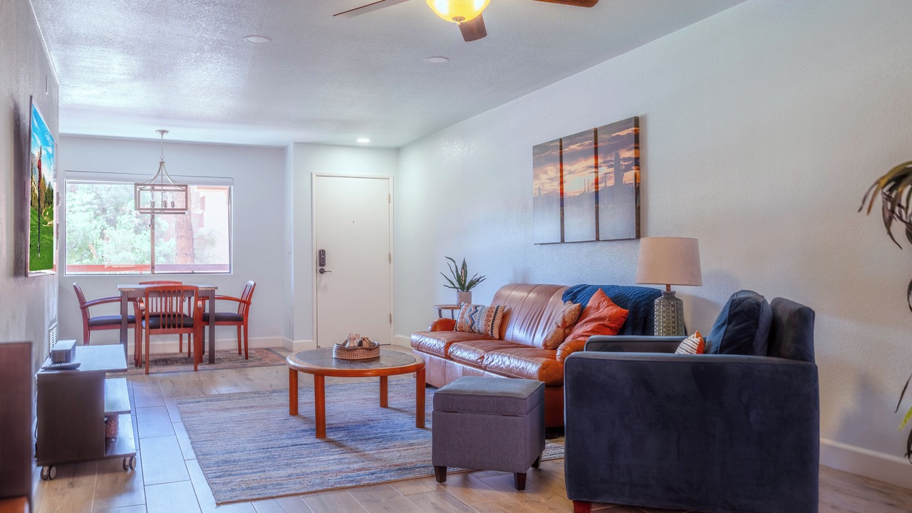 Photo of Livingroom in Paradise Valley Village