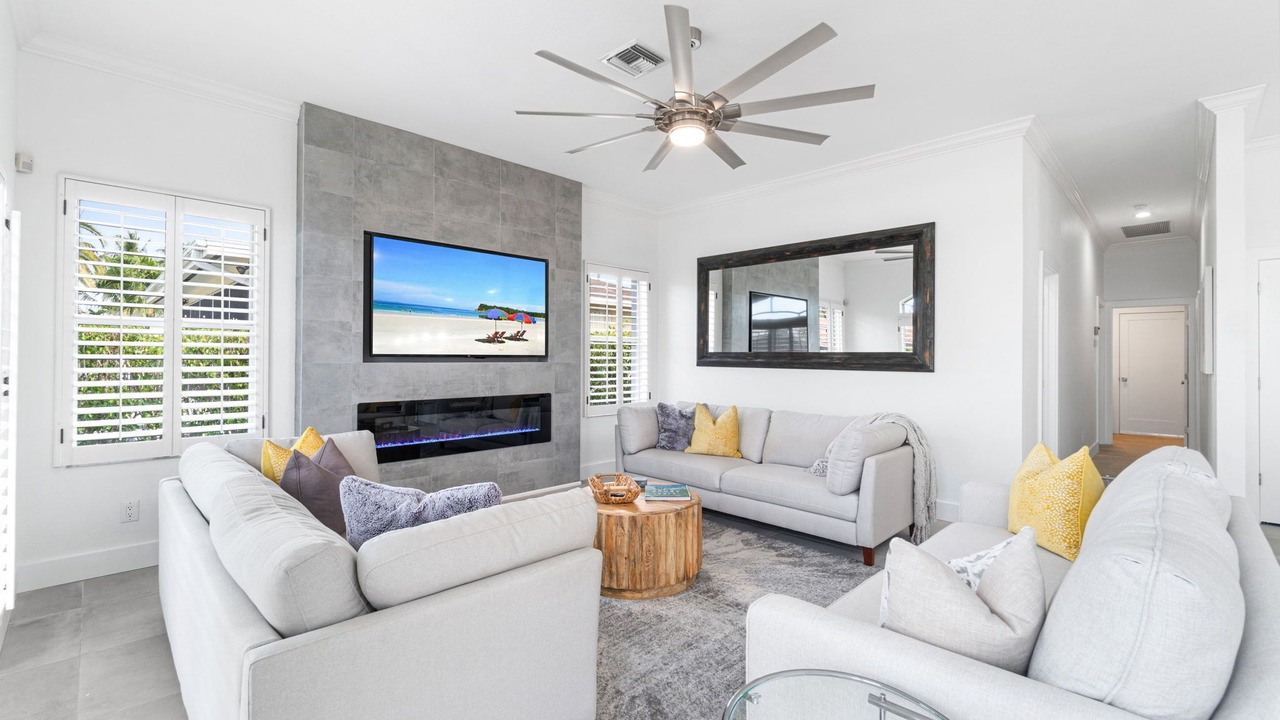 Photo of Livingroom in Vanderbilt Beach