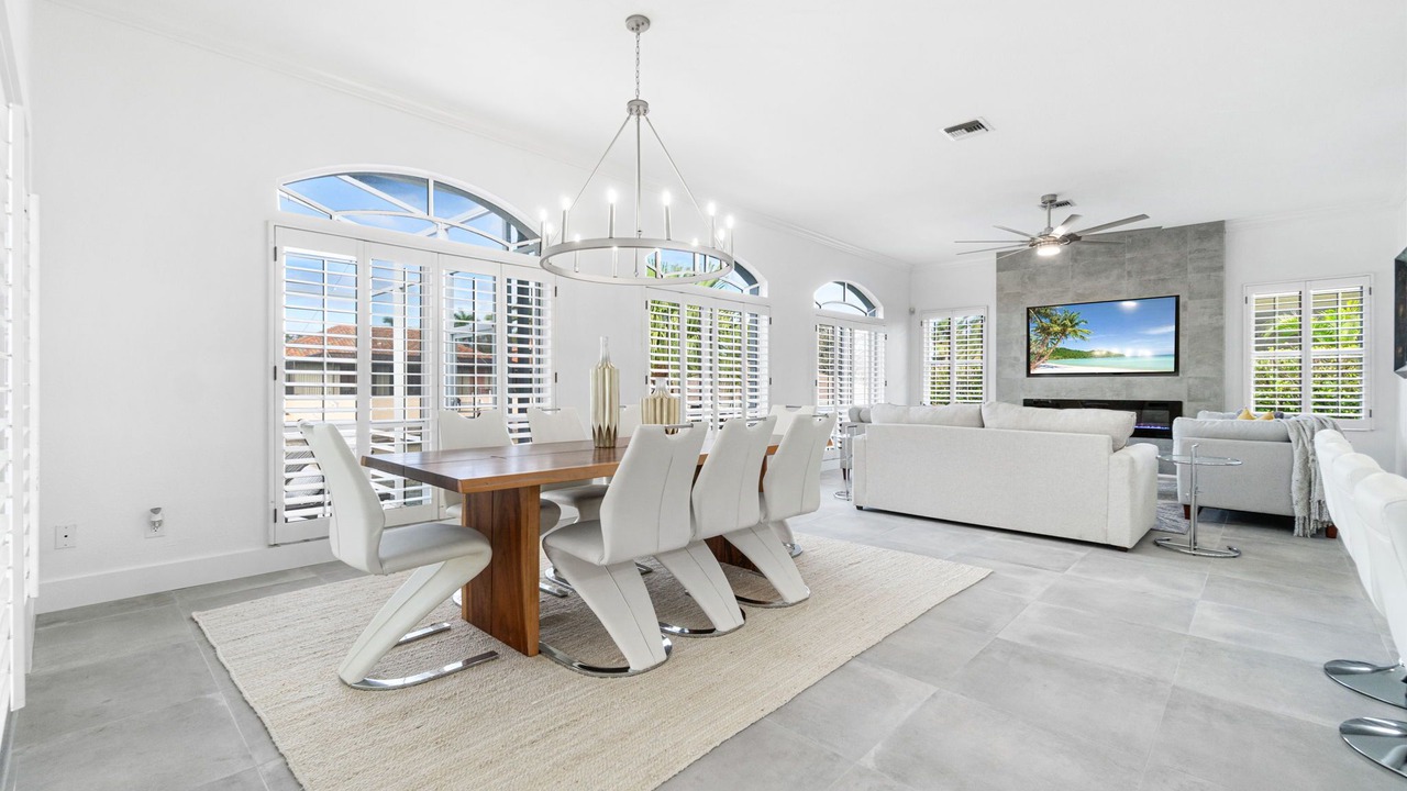 Photo of Livingroom in Vanderbilt Beach