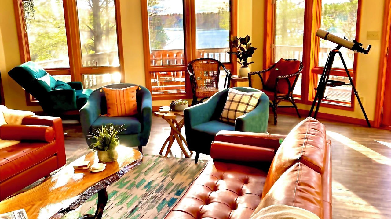 Photo of Livingroom in Town of Macomb