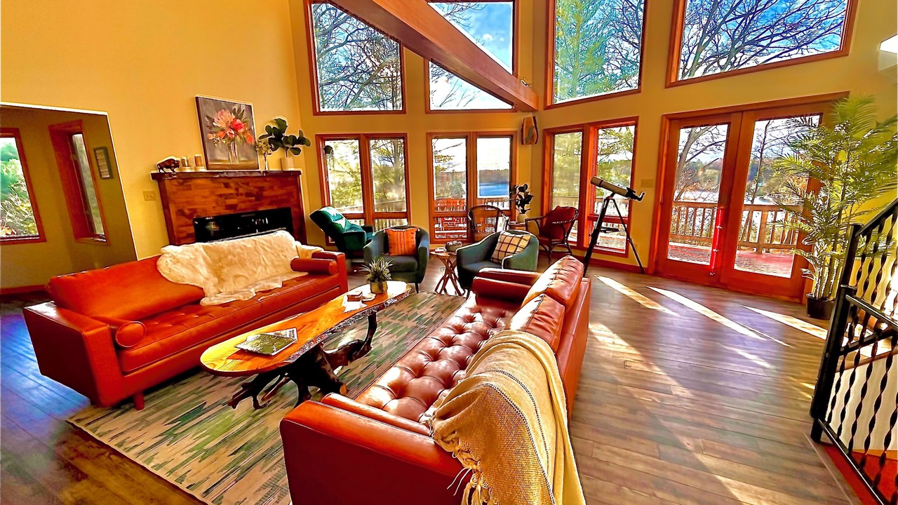 Photo of Livingroom in Town of Macomb