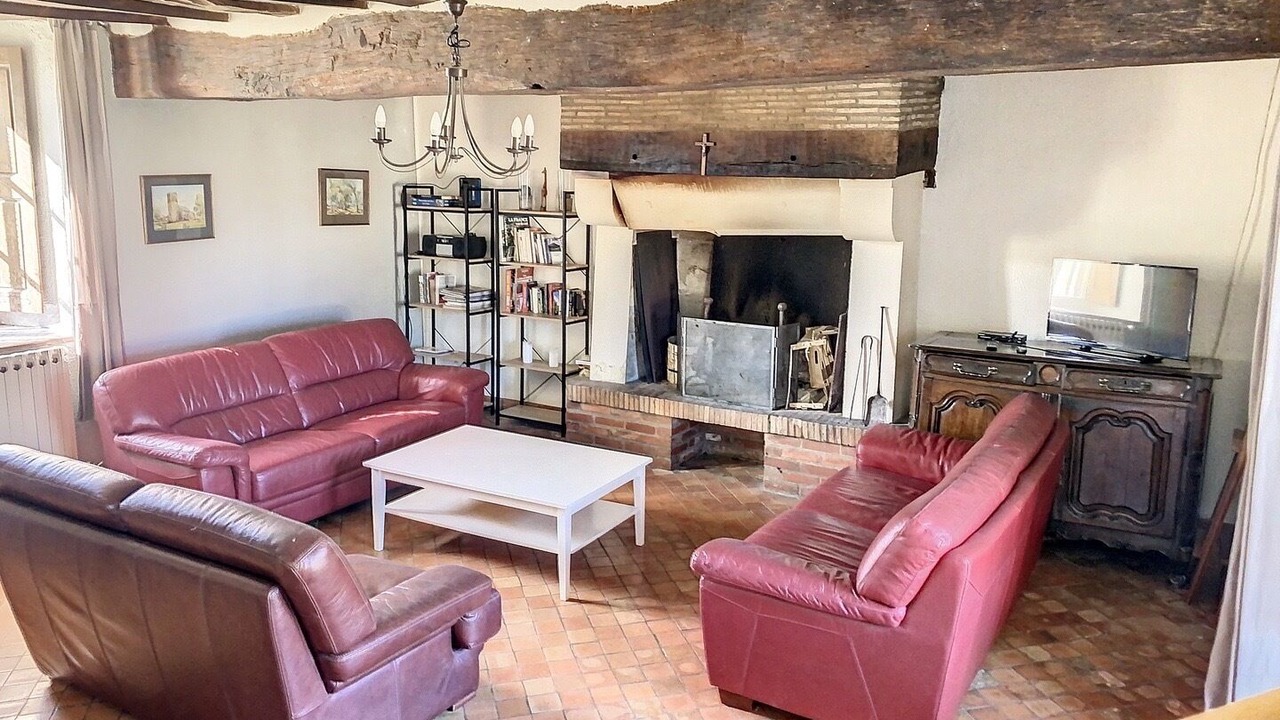 Photo of Livingroom in Longuefuye