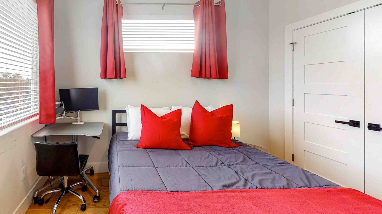 Photo of Bedroom in Foster Heights