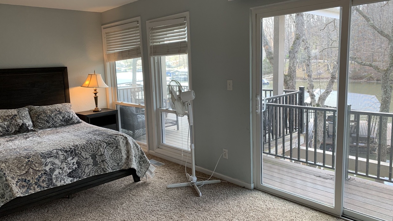 Photo of Bedroom in Camdenton