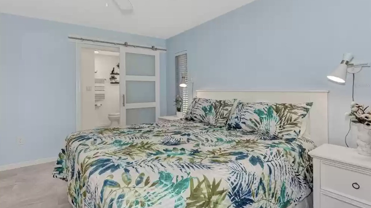 Photo of Bedroom in Venice Gardens