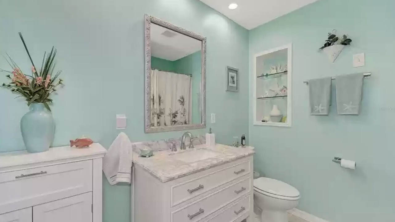 Photo of Bathroom in Venice Gardens