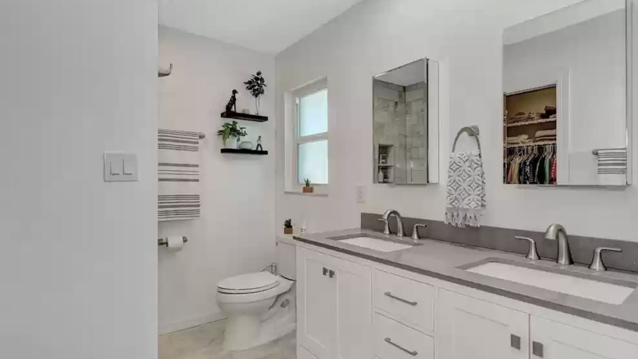Photo of Bathroom in Venice Gardens