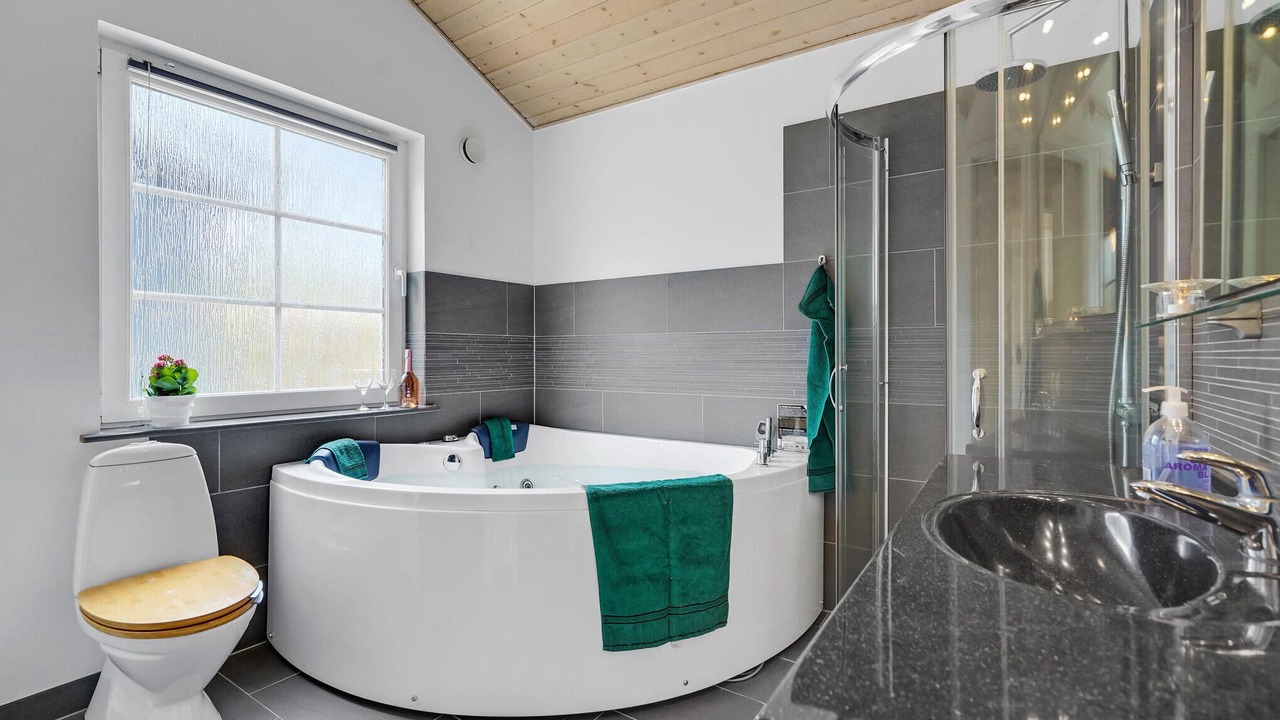 Photo of Bathroom in Jegum