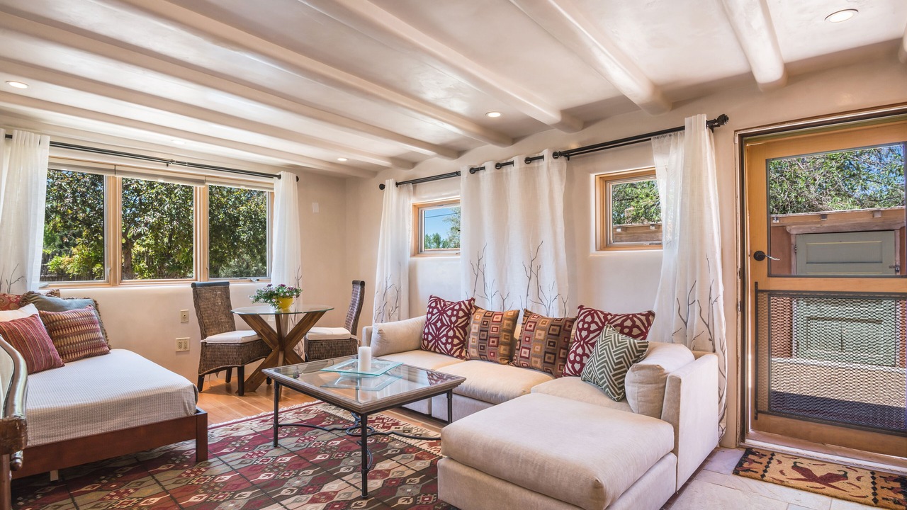 Photo of Livingroom in Historic Eastside