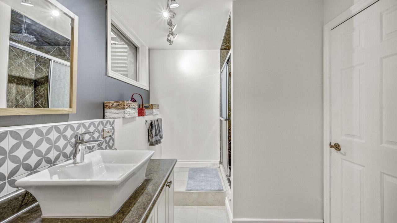 Photo of Bathroom in East Gwillimbury