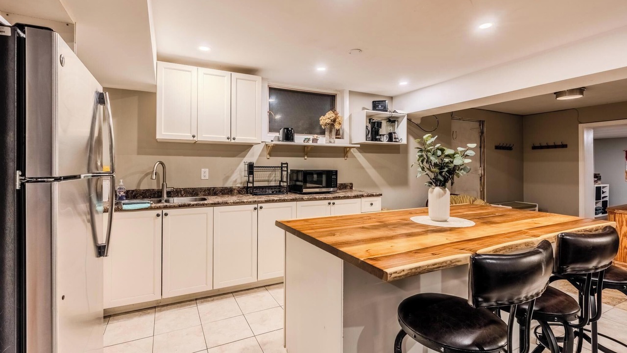 Photo of Kitchen in East Gwillimbury