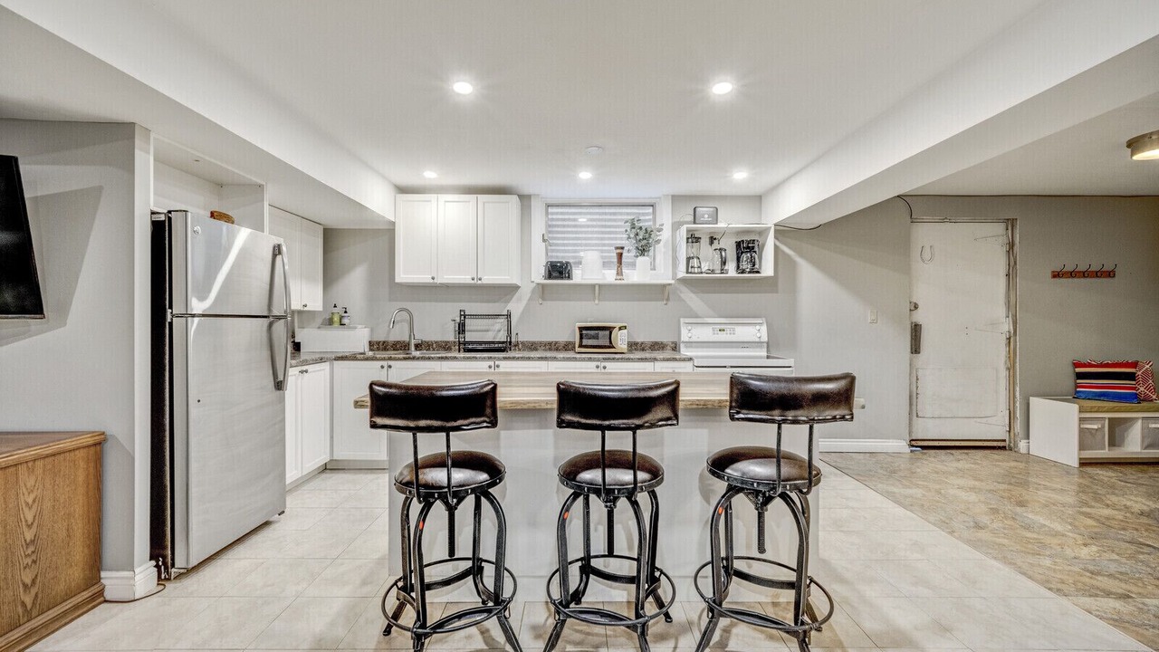 Photo of Kitchen in East Gwillimbury