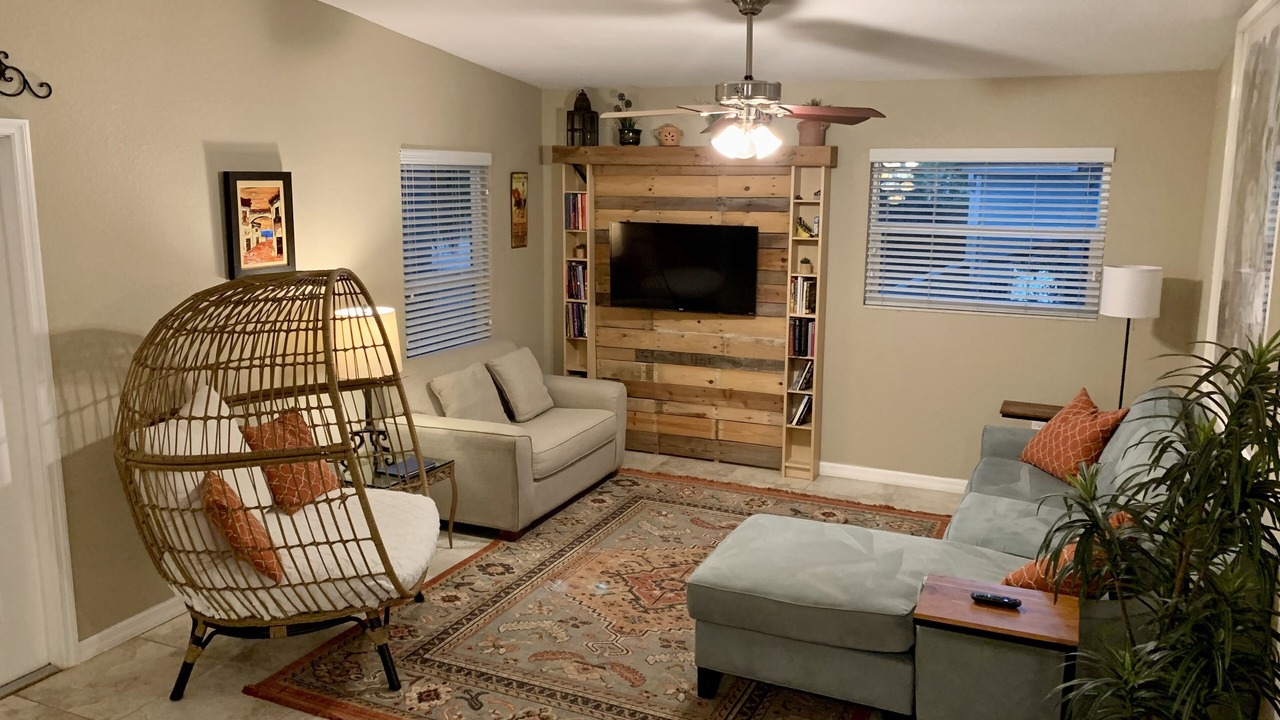 Photo of Livingroom in Newtown