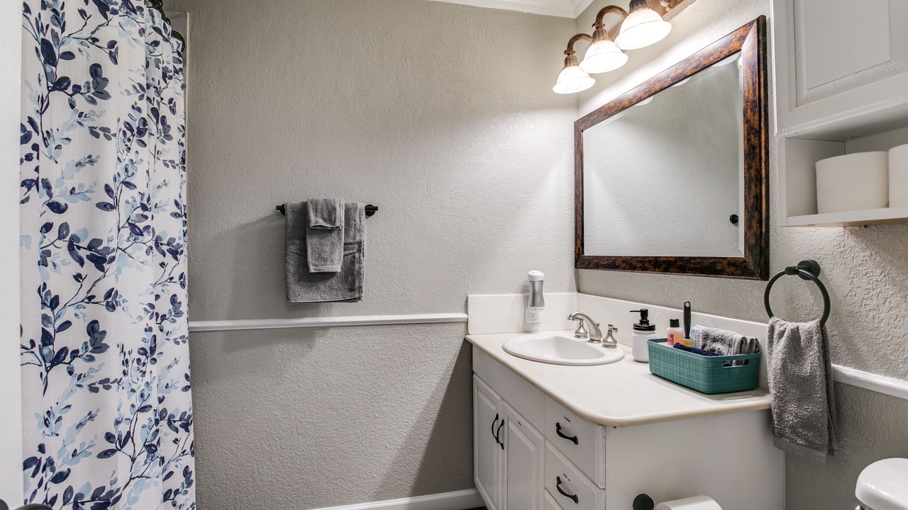 Photo of Bathroom in The Colony
