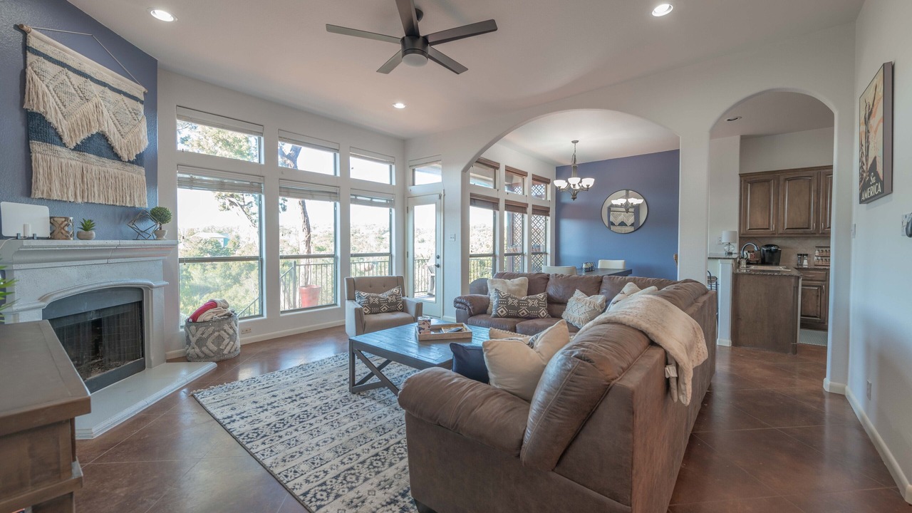 Photo of Livingroom in Apache Shores