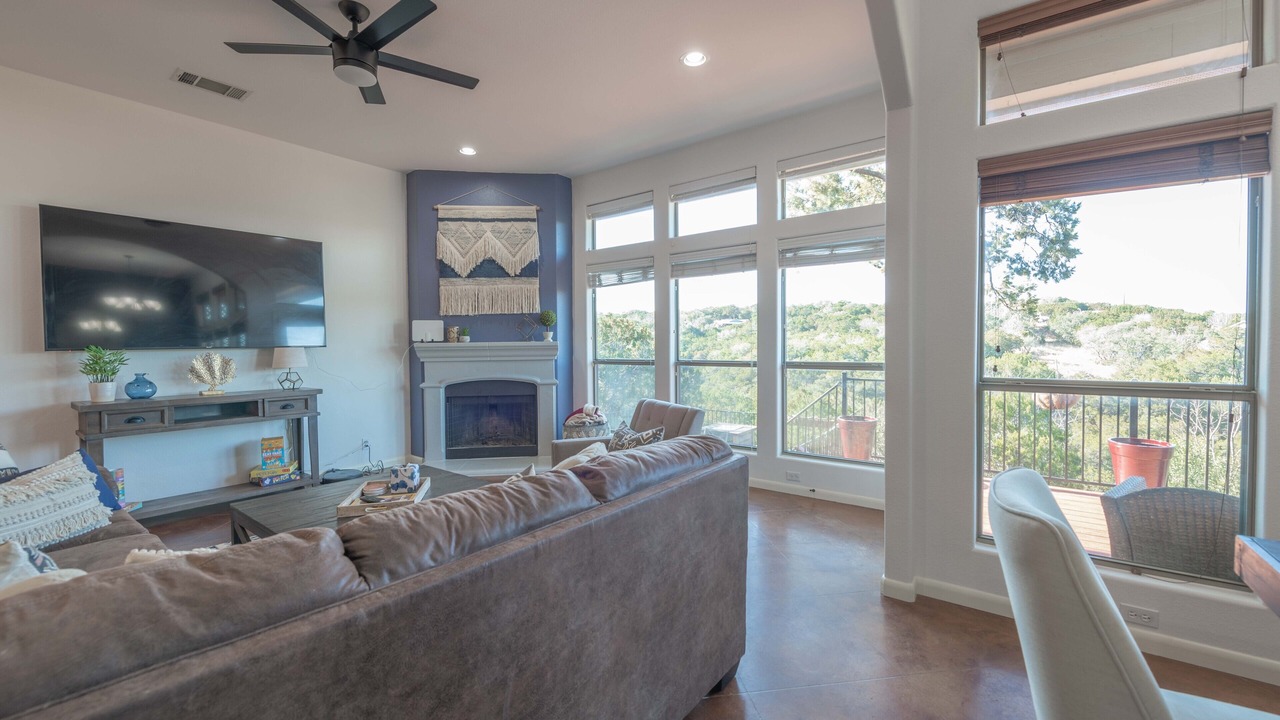 Photo of Livingroom in Apache Shores