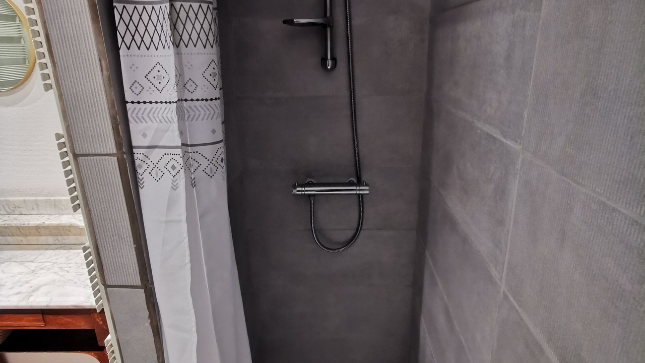 Photo of Bathroom in Chinon