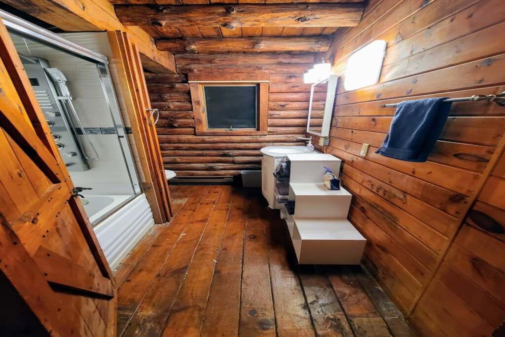 Photo of Bathroom in Hickory Hills