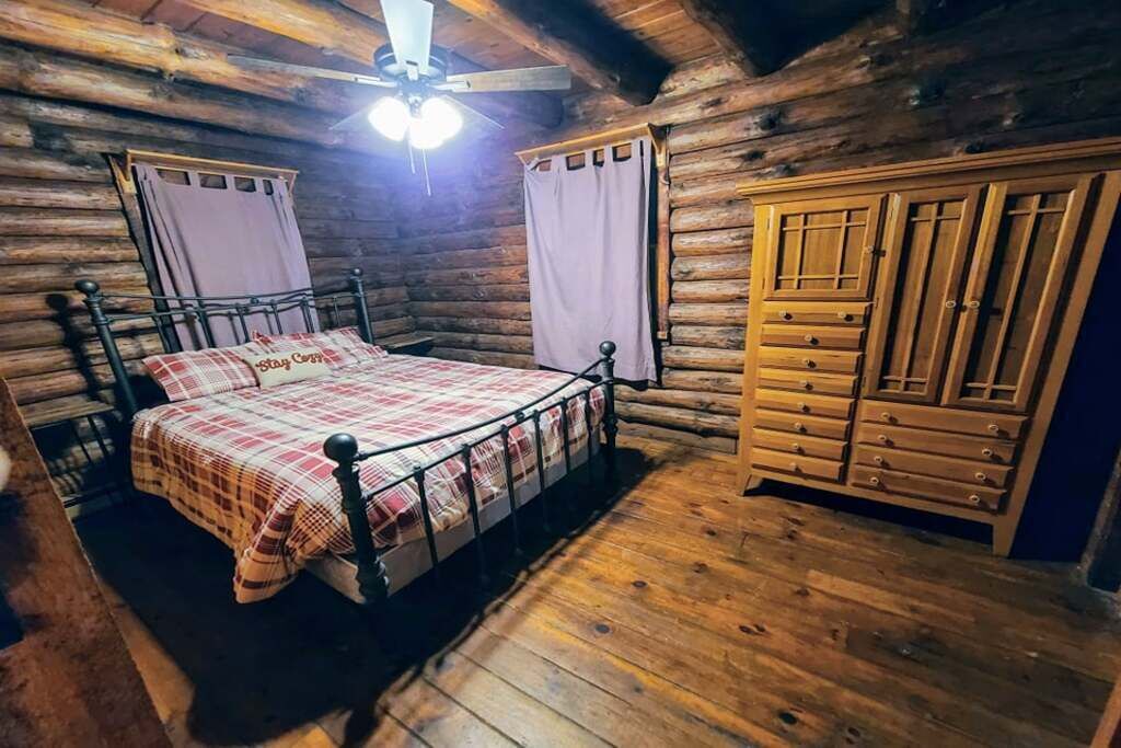 Photo of Bedroom in Hickory Hills