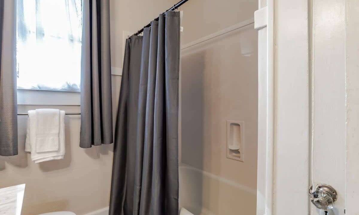 Photo of Bathroom in Hannon Park