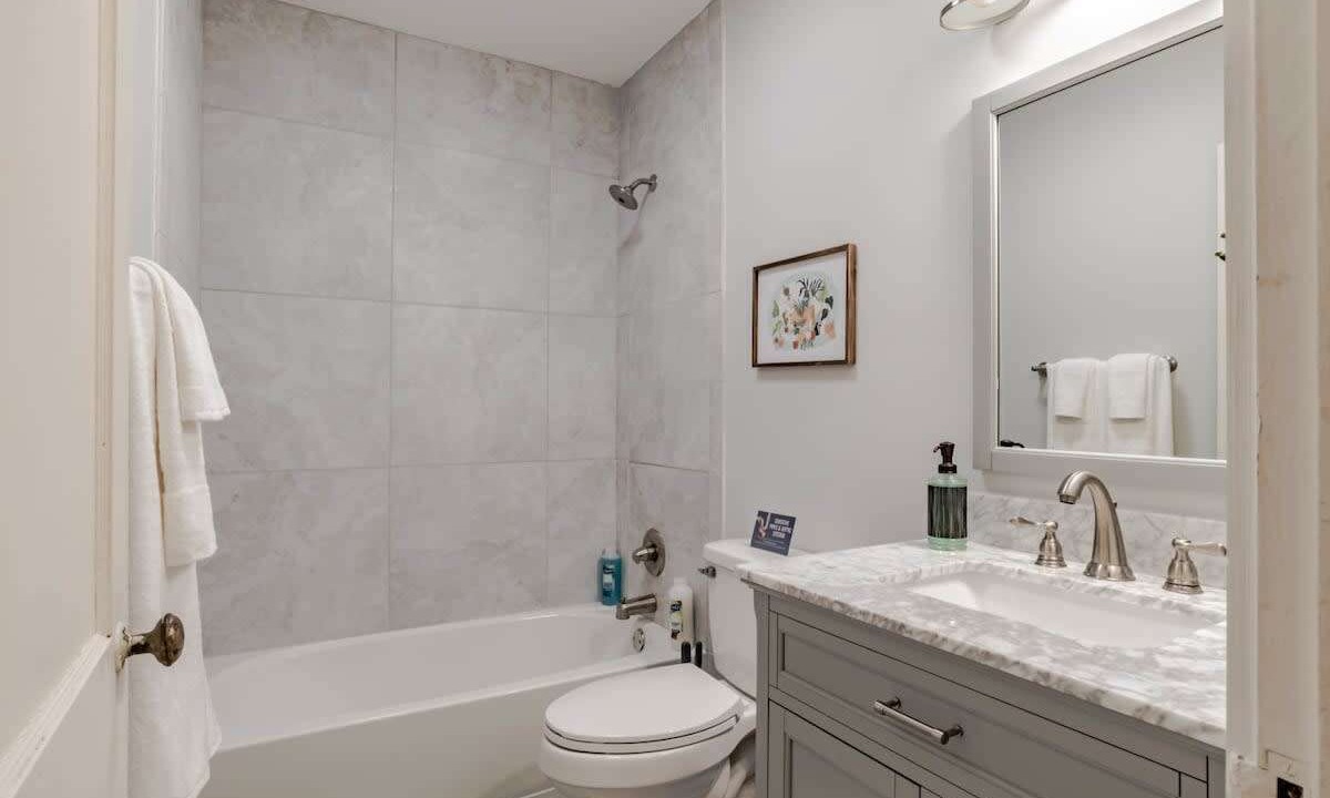 Photo of Bathroom in Hannon Park