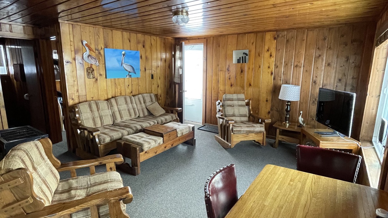 Photo of Livingroom in Pelican Lake